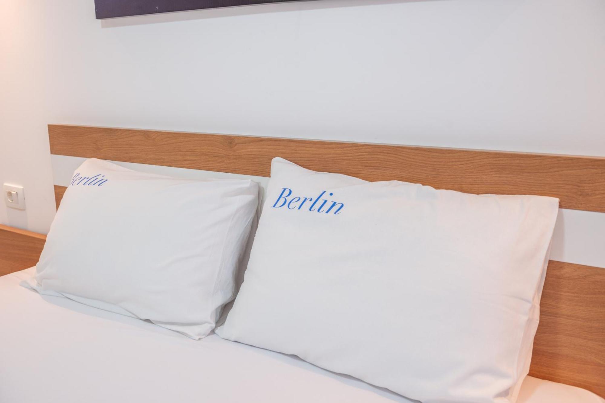 Premium Berlin With Pool Bed & Breakfast Ulcinj Exterior photo