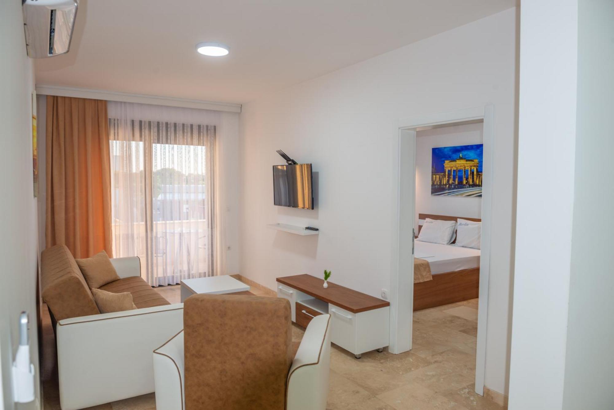 Premium Berlin With Pool Bed & Breakfast Ulcinj Exterior photo