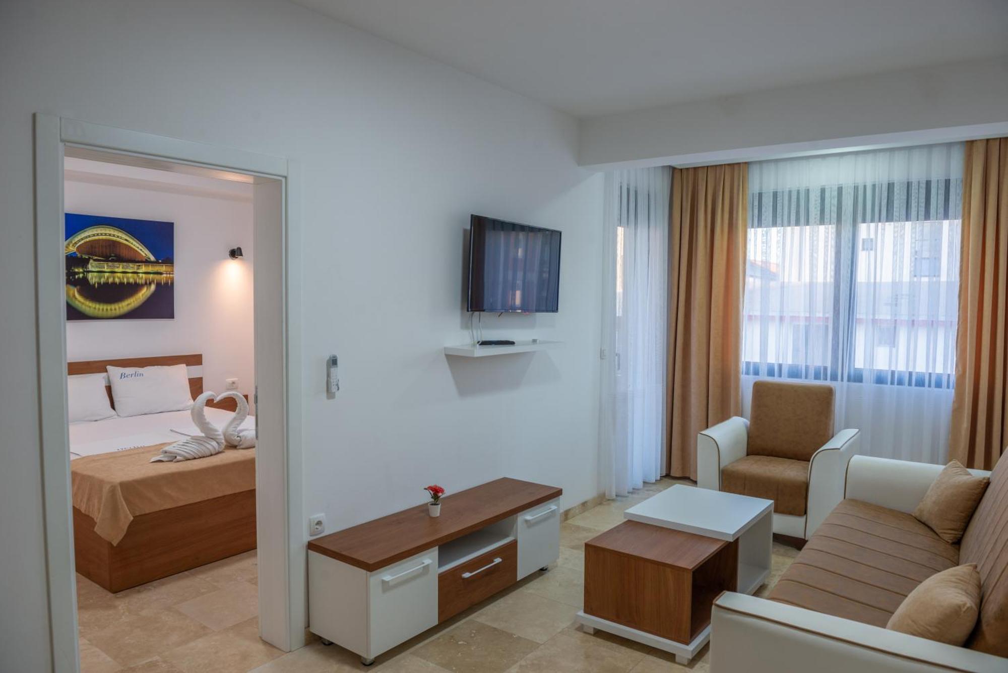 Premium Berlin With Pool Bed & Breakfast Ulcinj Exterior photo