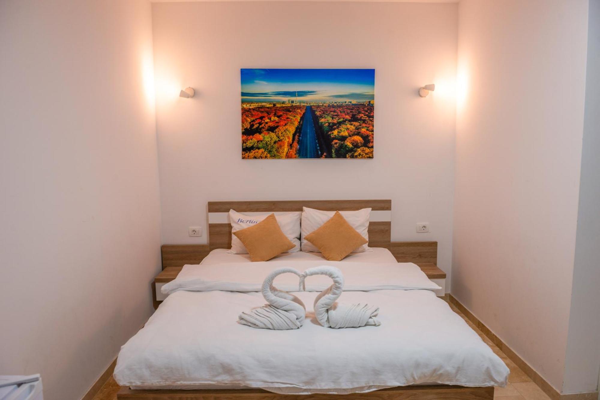 Premium Berlin With Pool Bed & Breakfast Ulcinj Exterior photo