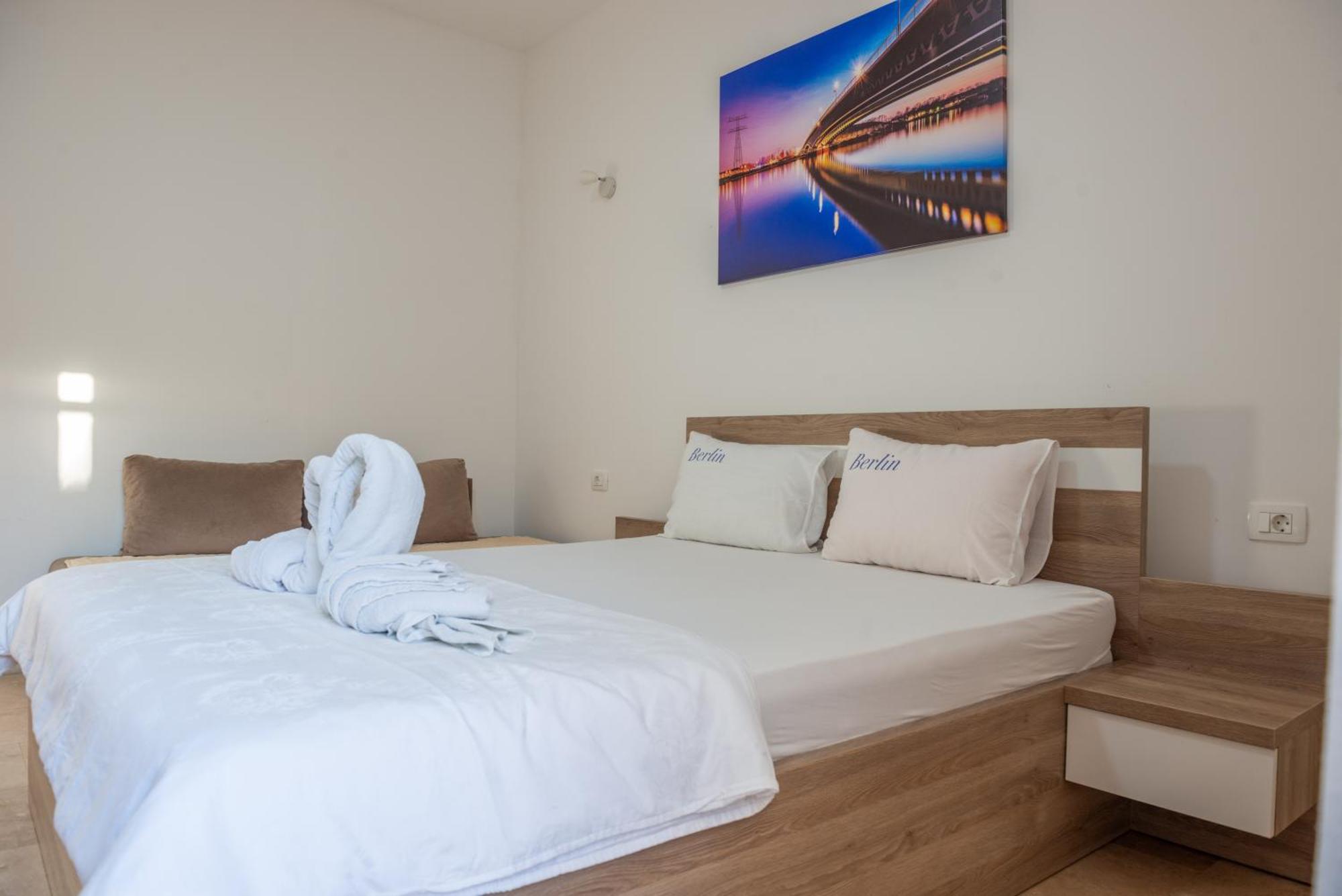 Premium Berlin With Pool Bed & Breakfast Ulcinj Exterior photo