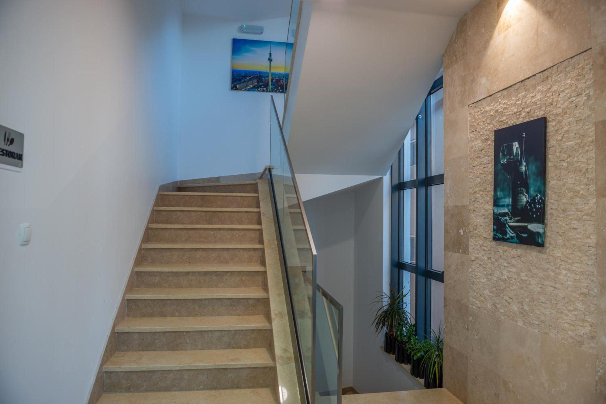 Premium Berlin With Pool Bed & Breakfast Ulcinj Exterior photo