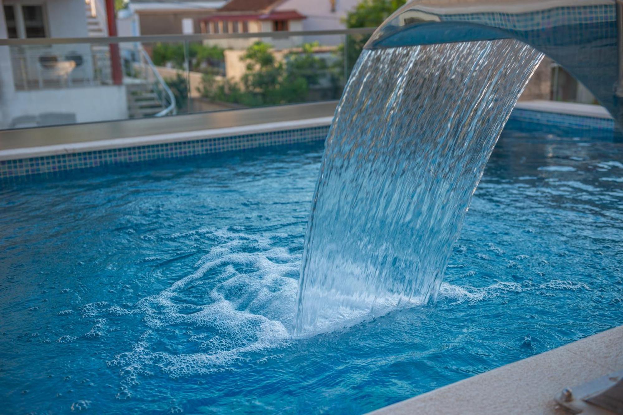 Premium Berlin With Pool Bed & Breakfast Ulcinj Exterior photo