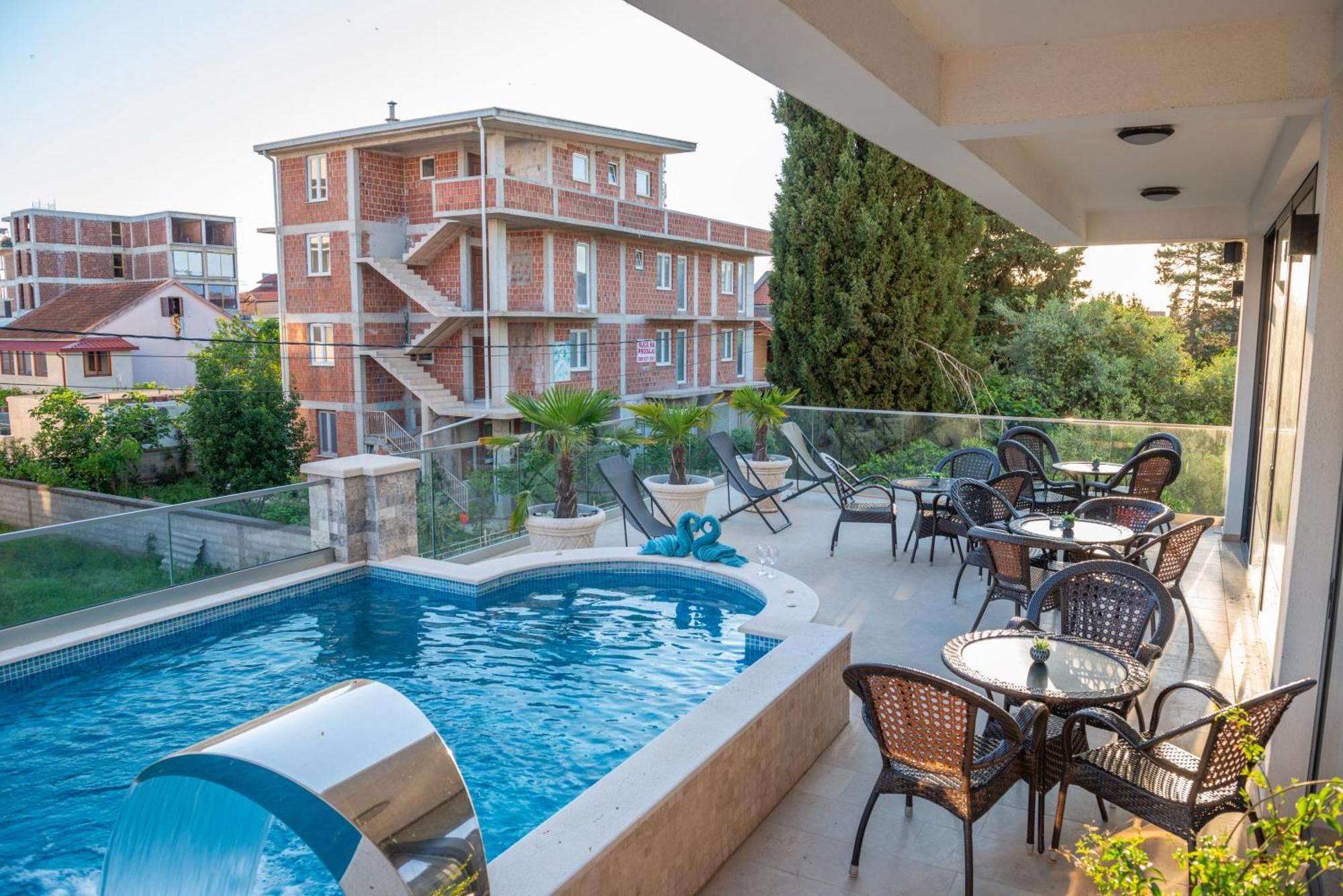 Premium Berlin With Pool Bed & Breakfast Ulcinj Exterior photo